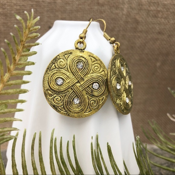 🍀 Gold Celtic Swirls Disk Dangle Earrings - Picture 1 of 2